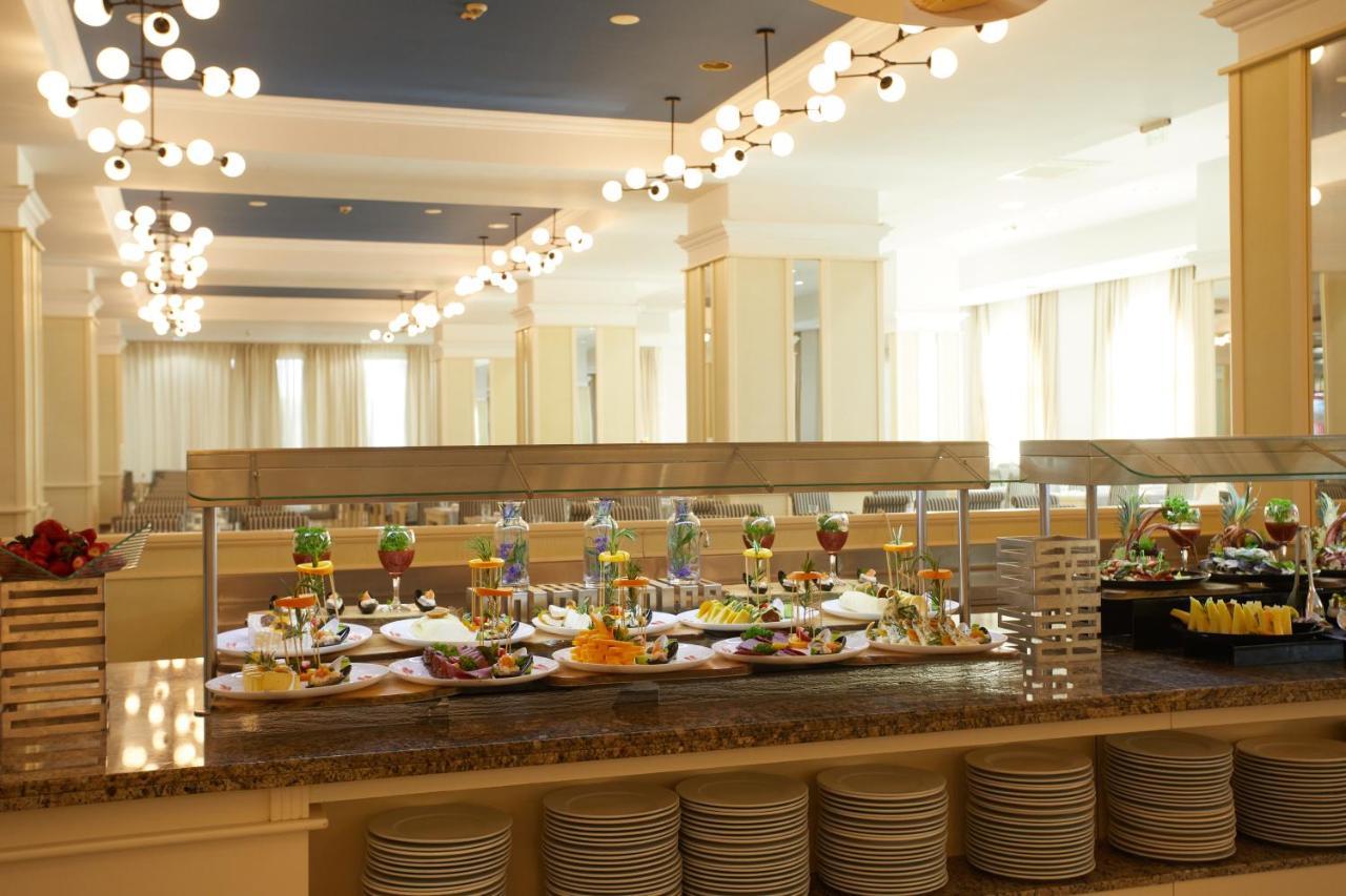 Dreams Sunny Beach Resort And Spa Exteriér fotografie The buffet at the hotel