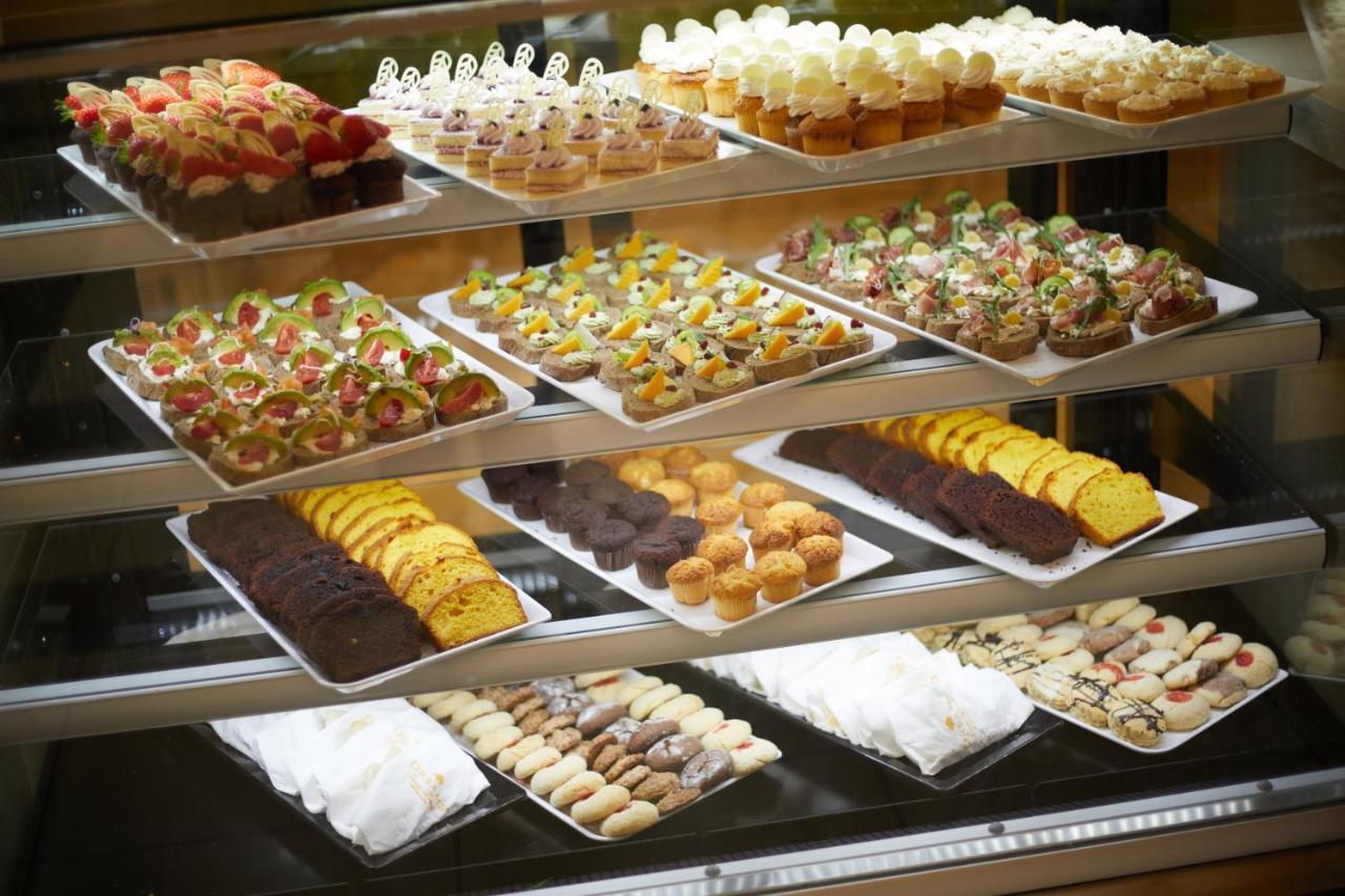 Dreams Sunny Beach Resort And Spa Exteriér fotografie A display of Italian pastries