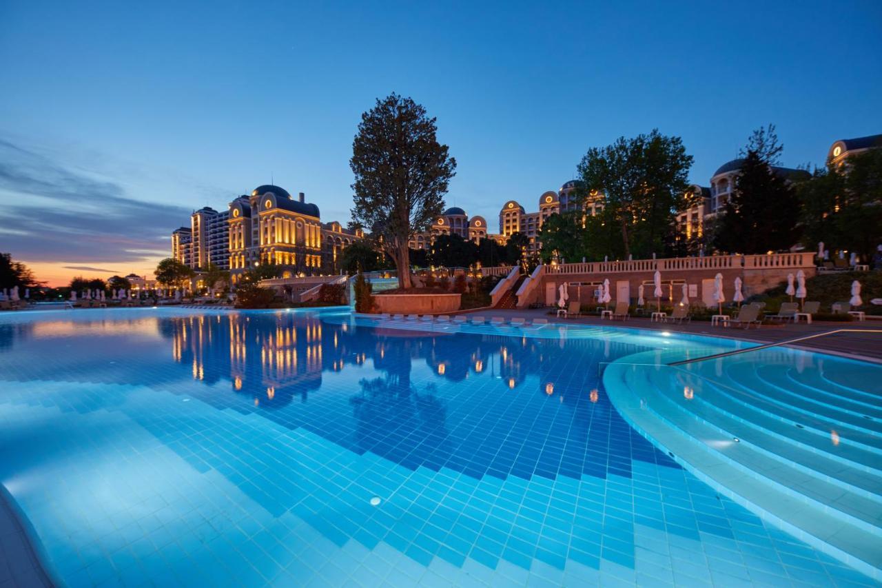 Dreams Sunny Beach Resort And Spa Exteriér fotografie The swimming pool at the hotel