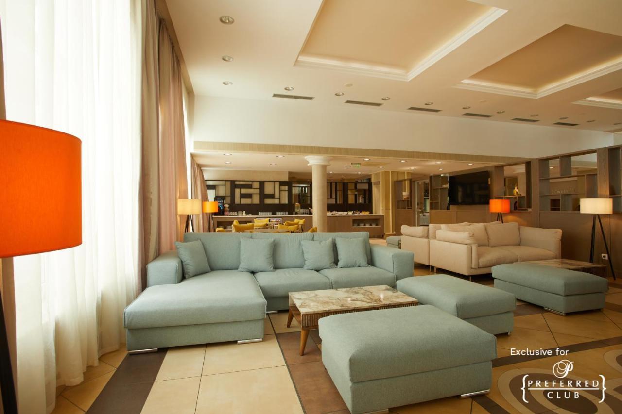 Dreams Sunny Beach Resort And Spa Exteriér fotografie Club Lounge at the airport