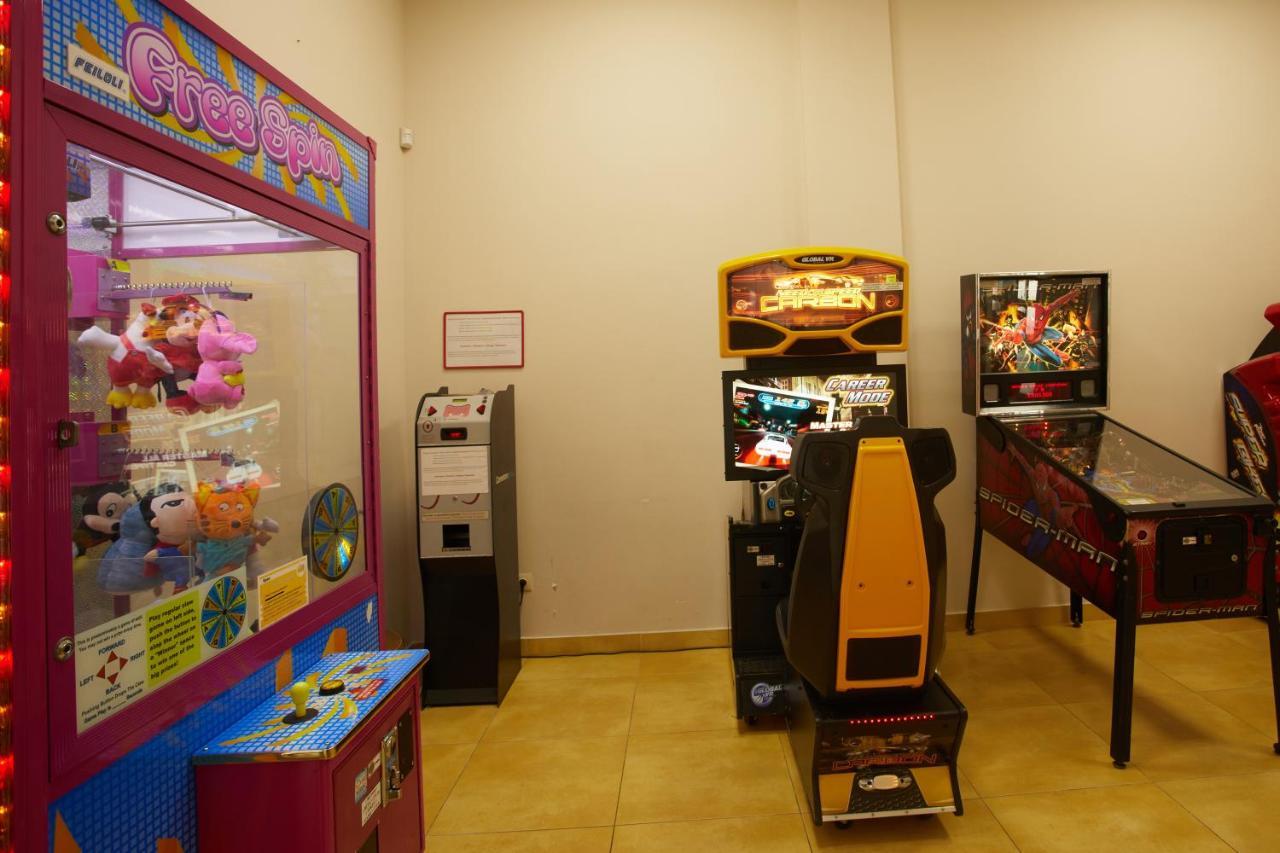 Dreams Sunny Beach Resort And Spa Exteriér fotografie Arcade games at the museum