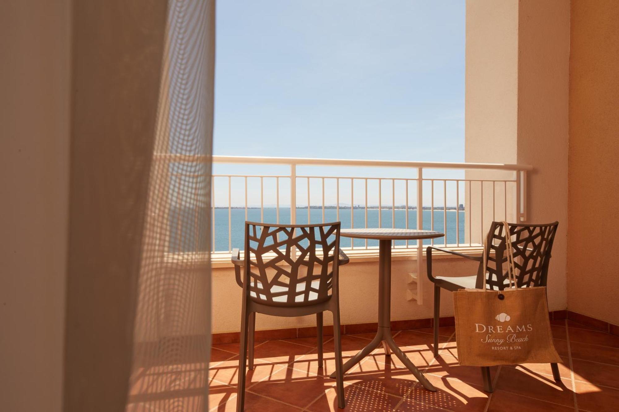 Dreams Sunny Beach Resort And Spa Pokoj fotografie Balcony of a guest room