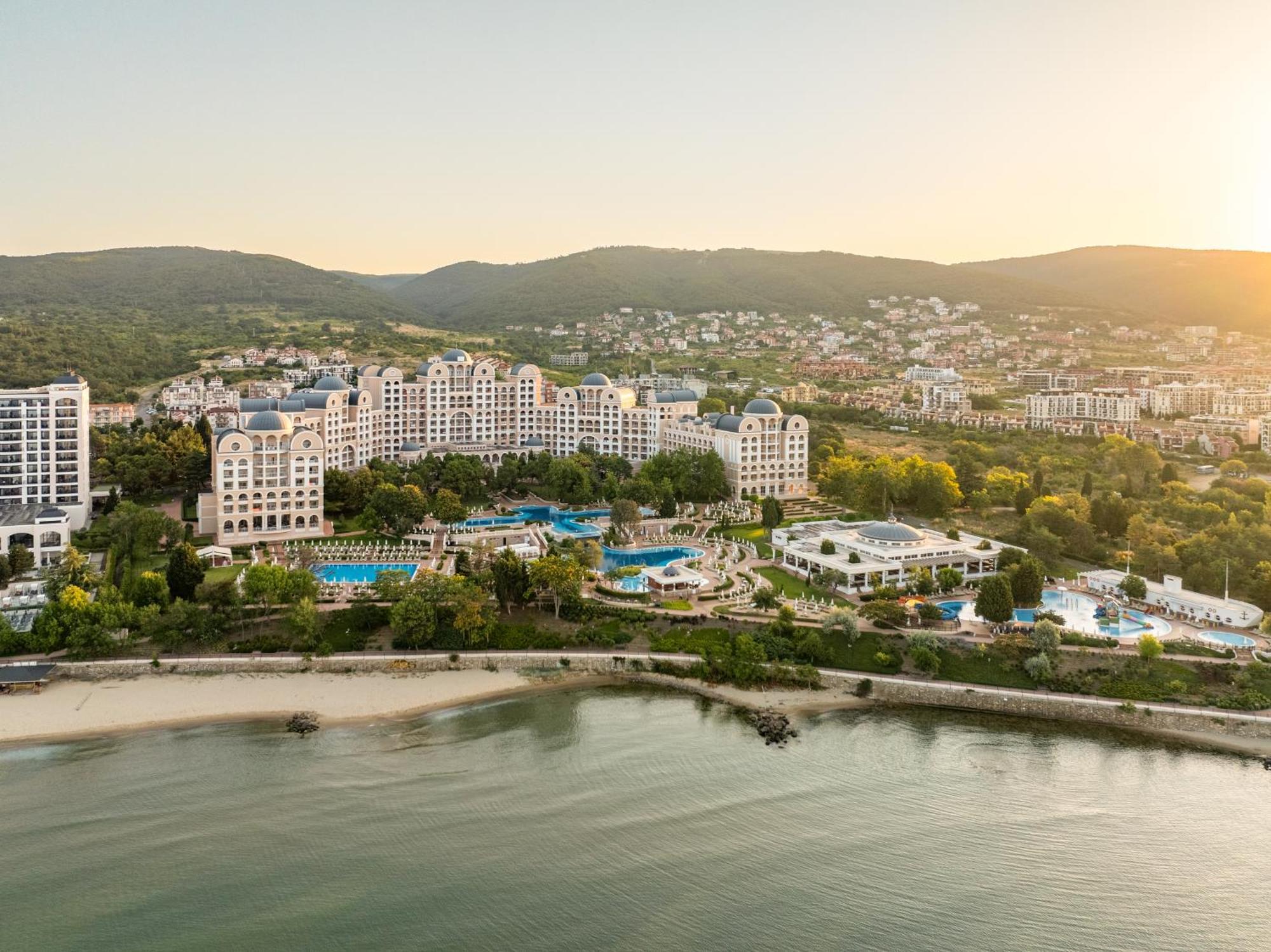 Dreams Sunny Beach Resort And Spa Exteriér fotografie The complex
