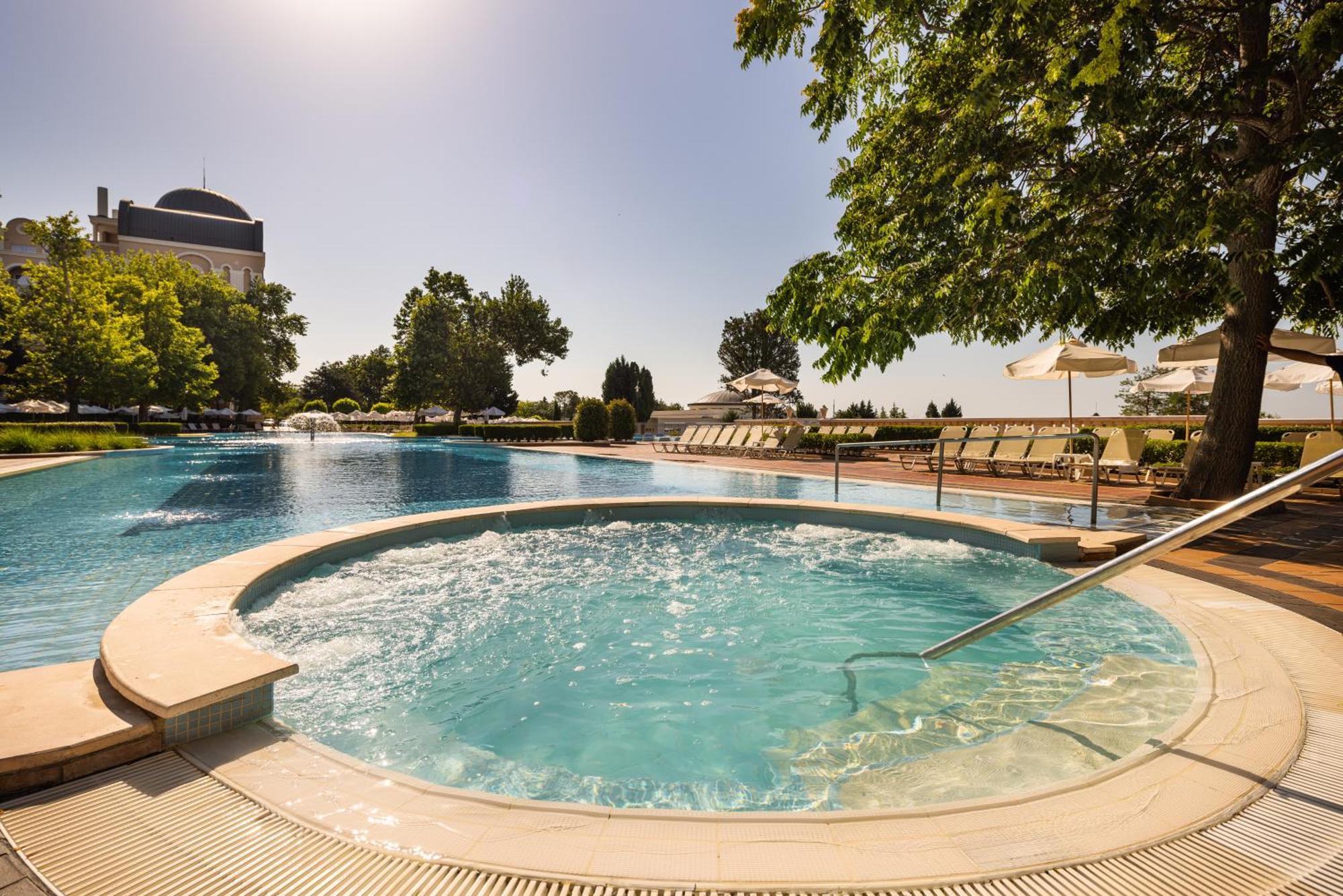 Dreams Sunny Beach Resort And Spa Exteriér fotografie The swimming pool