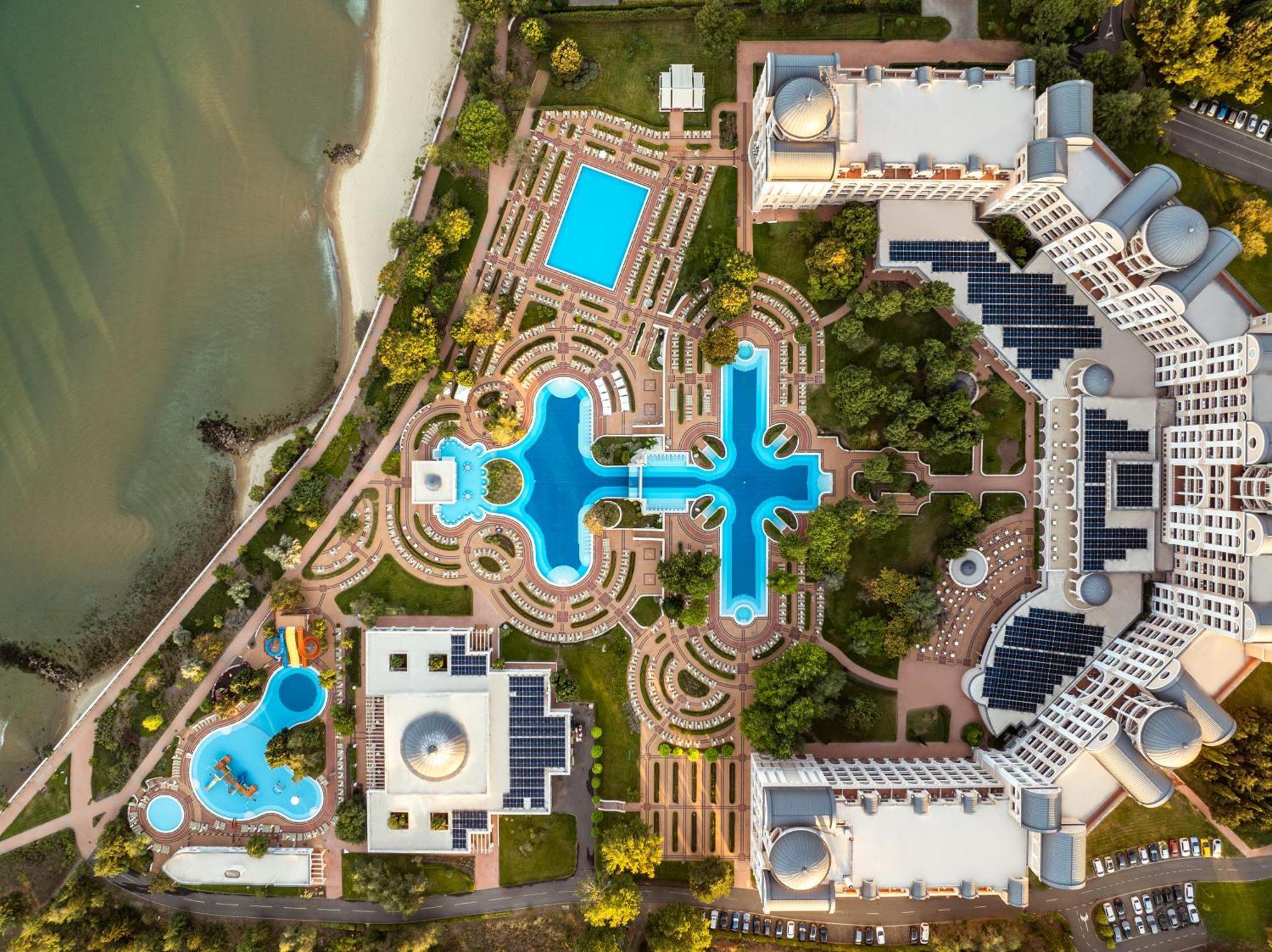 Dreams Sunny Beach Resort And Spa Exteriér fotografie Aerial view of the resort