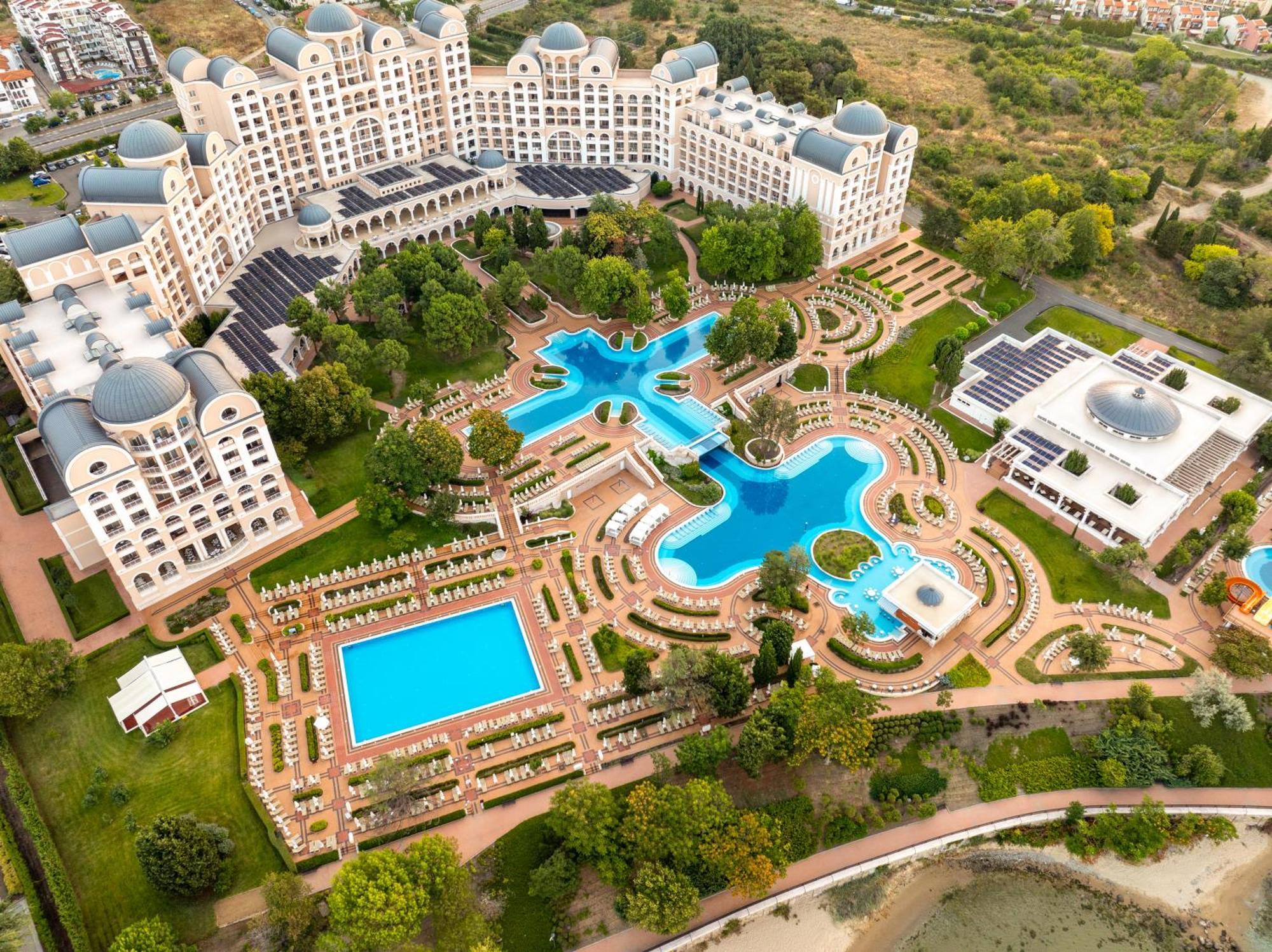 Dreams Sunny Beach Resort And Spa Exteriér fotografie The hotel from the air